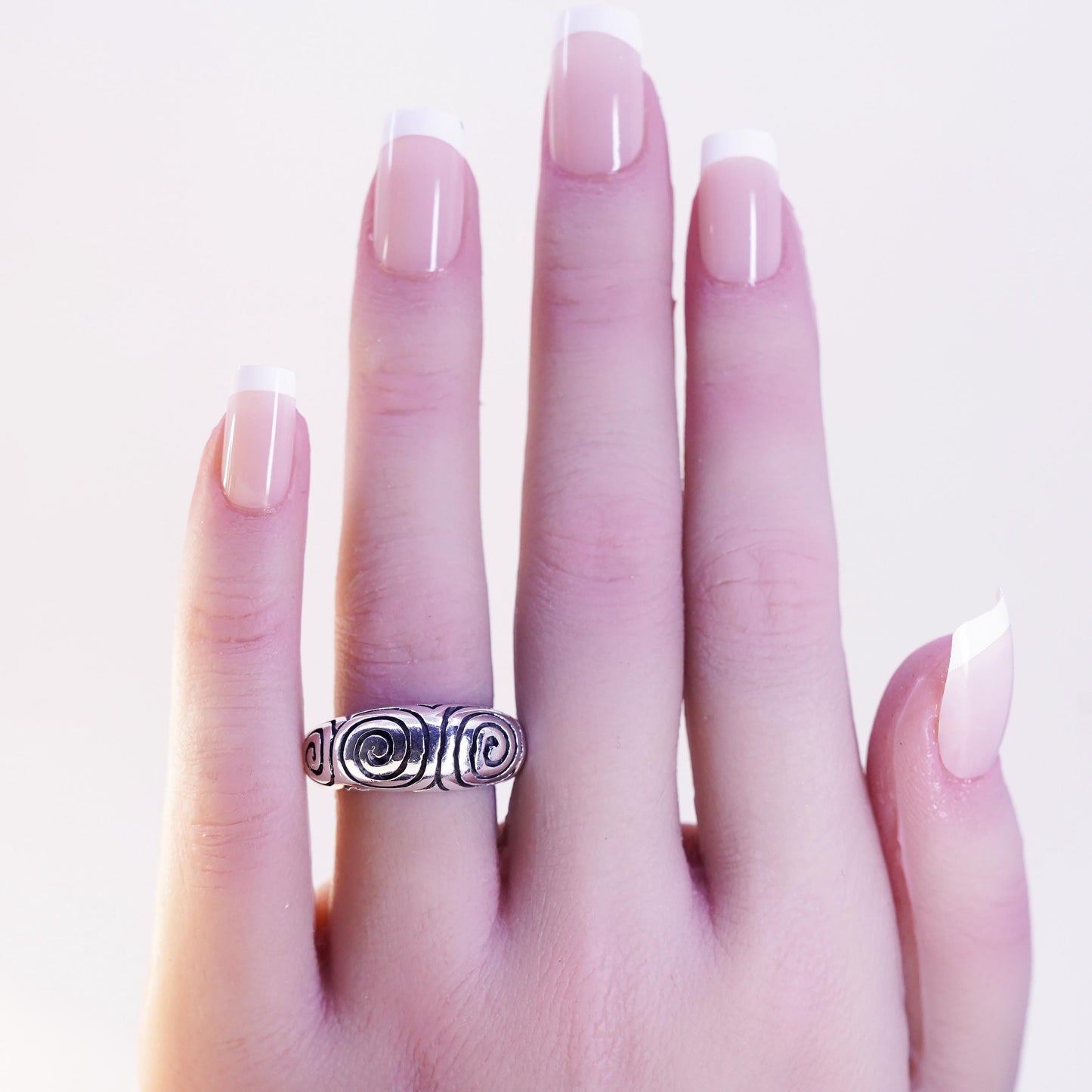 Size 7.75, VTG sterling silver handmade spiral relief ring, 925 stackable band