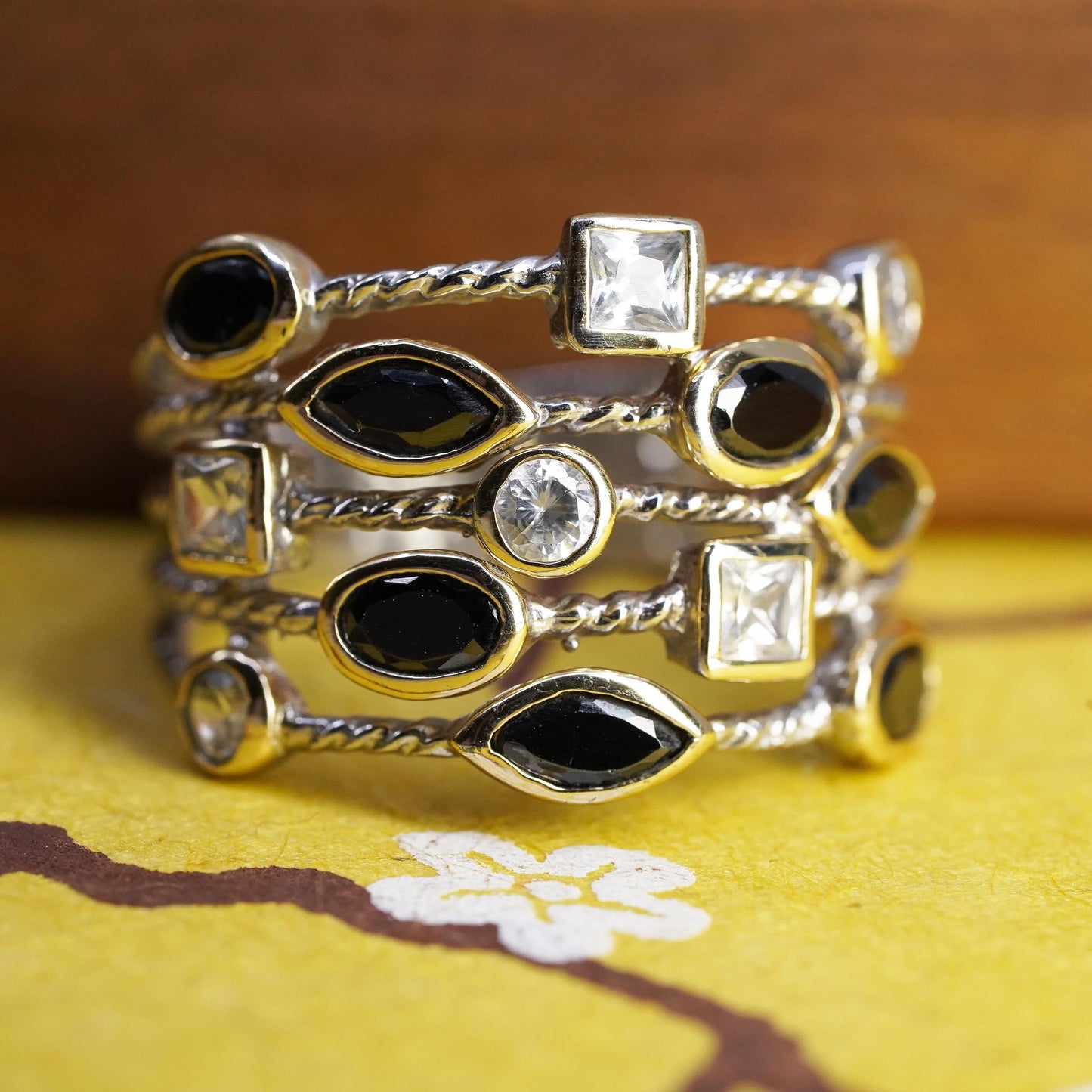 Size 10, vintage Sterling 925 silver cable ring with crystal and sapphire inlay