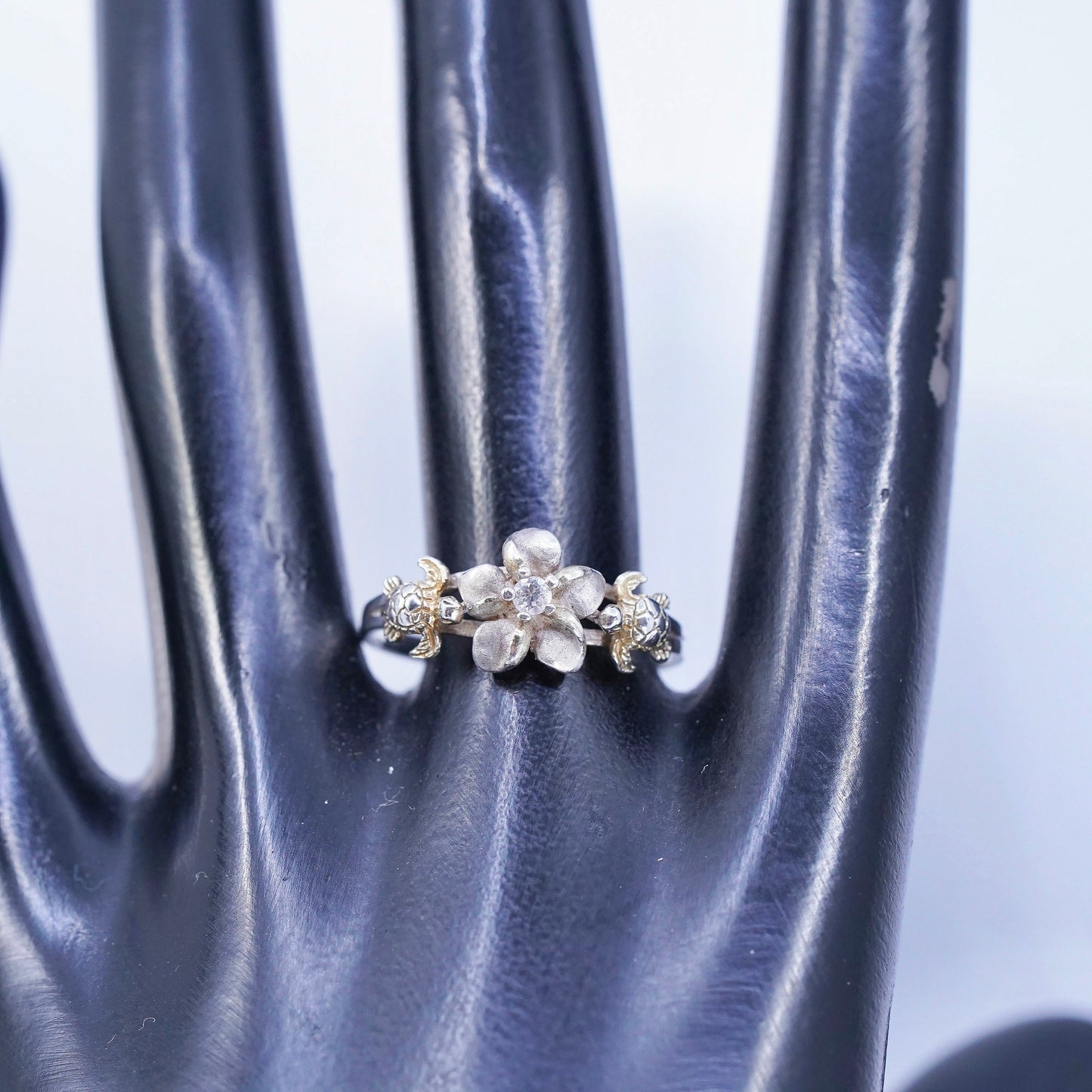 Size 9.5, vintage Sterling 925 silver plumeira flower ring with turtles and cz