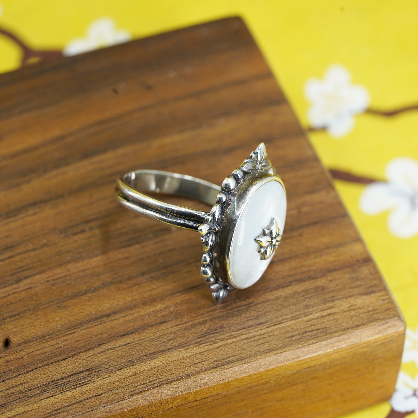 Size 10.25 Sterling 925 silver handmade ring with mother of pearl and flower