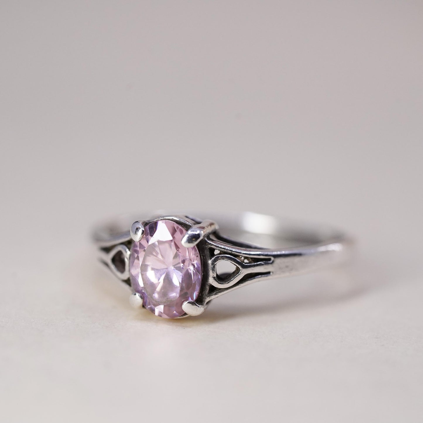 Size 7.5, Vintage sterling 925 silver stackable ring with pink crystal