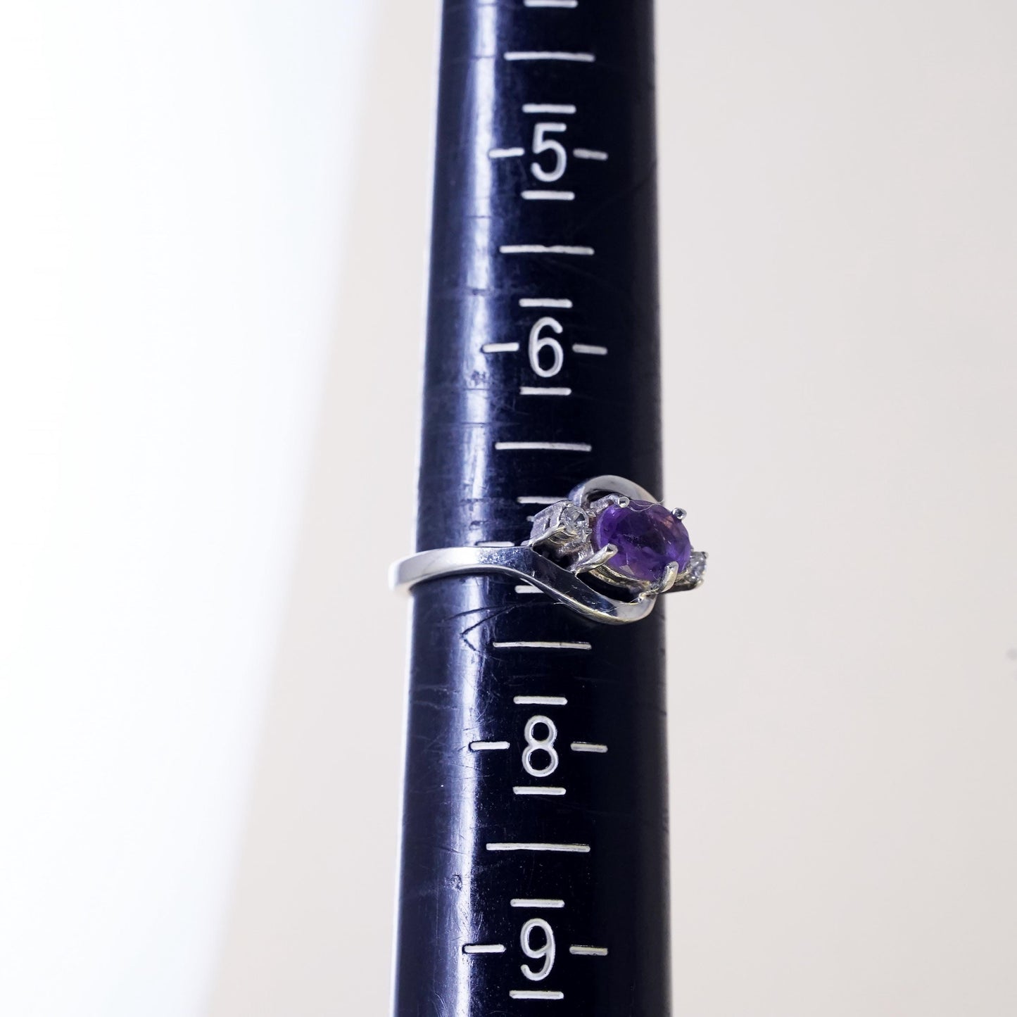 Size 7, vintage Sterling 925 silver ring with amethyst