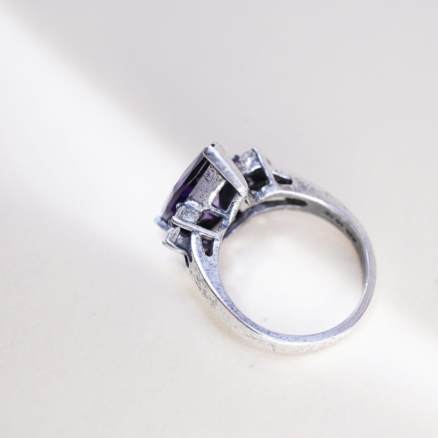 Size 6, Vintage sterling 925 silver ring with teardrop amethyst and cz