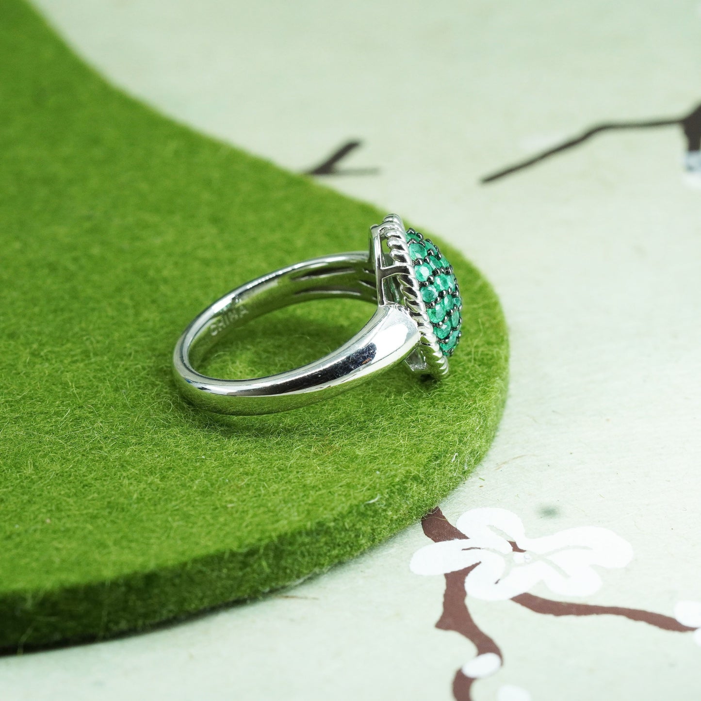 Size 9.25, vintage JS sterling 925 silver oval shaped cluster emerald ring