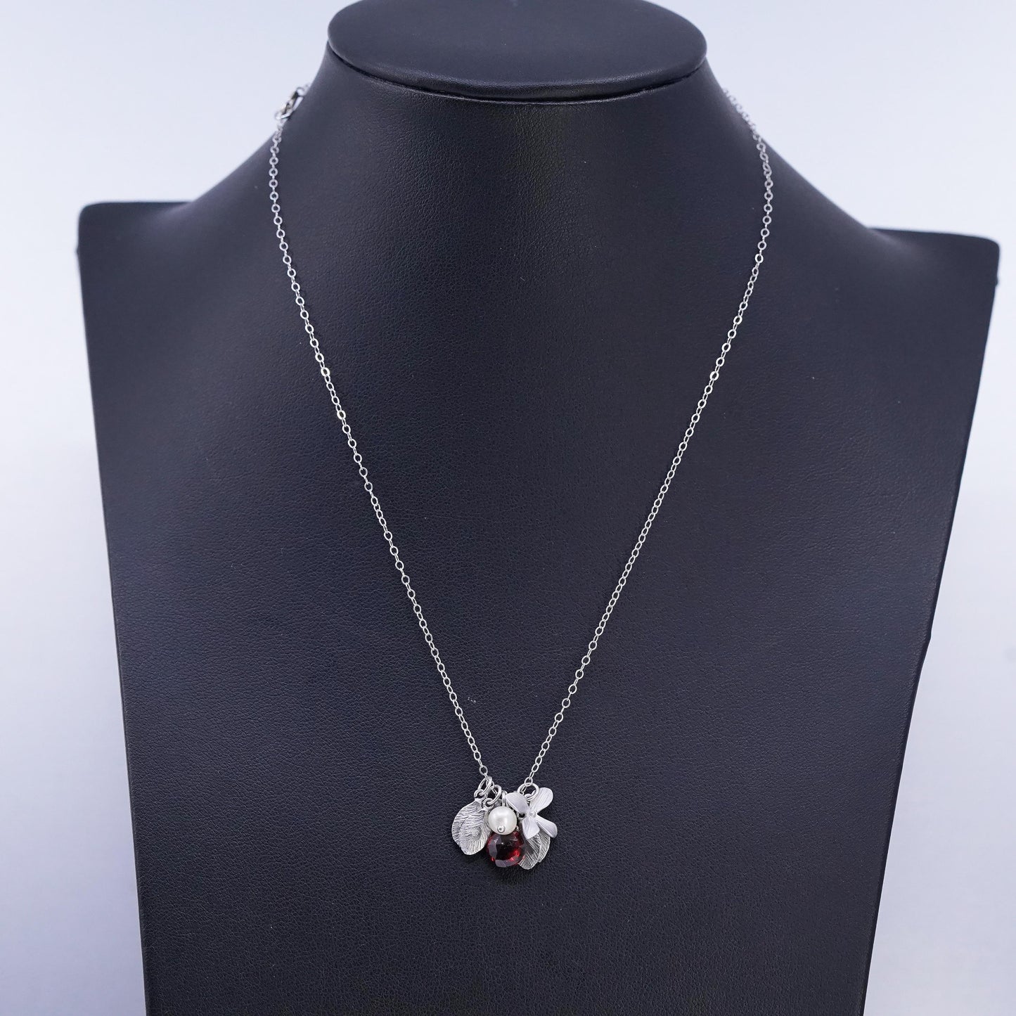 16", 925 Sterling Silver circle necklace flower Name DAACA Tag garnet Pendants