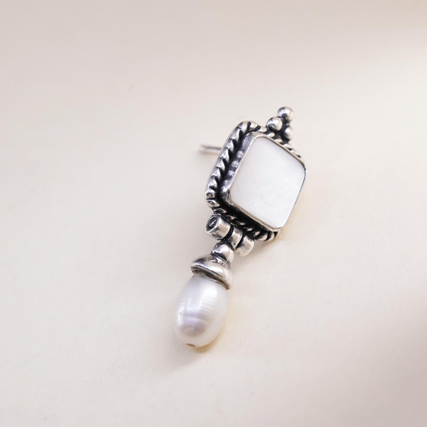 VTG sterling 925 silver single earring with mother of pearl square and pearl