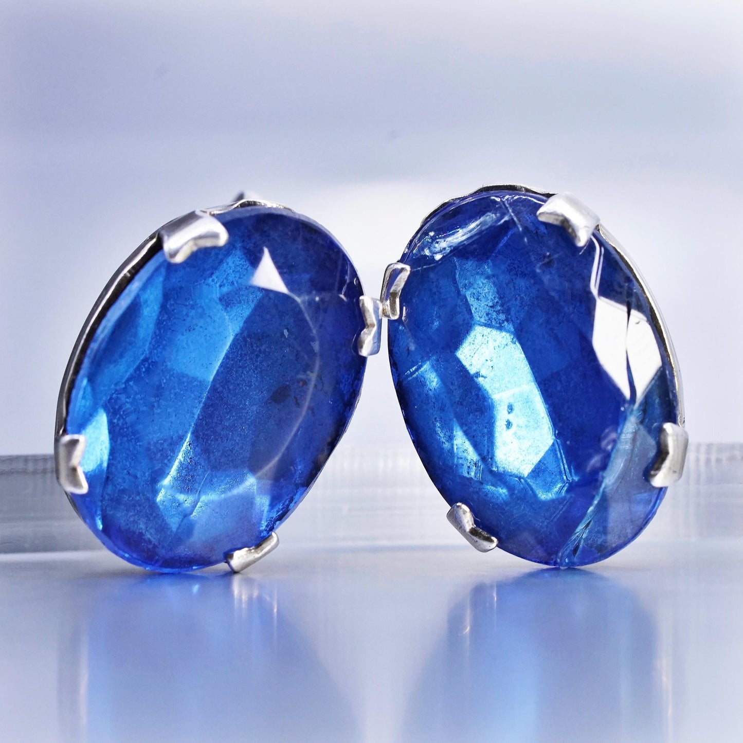 Vintage Sterling 925 silver earrings, screw back flower with blue rhinestone