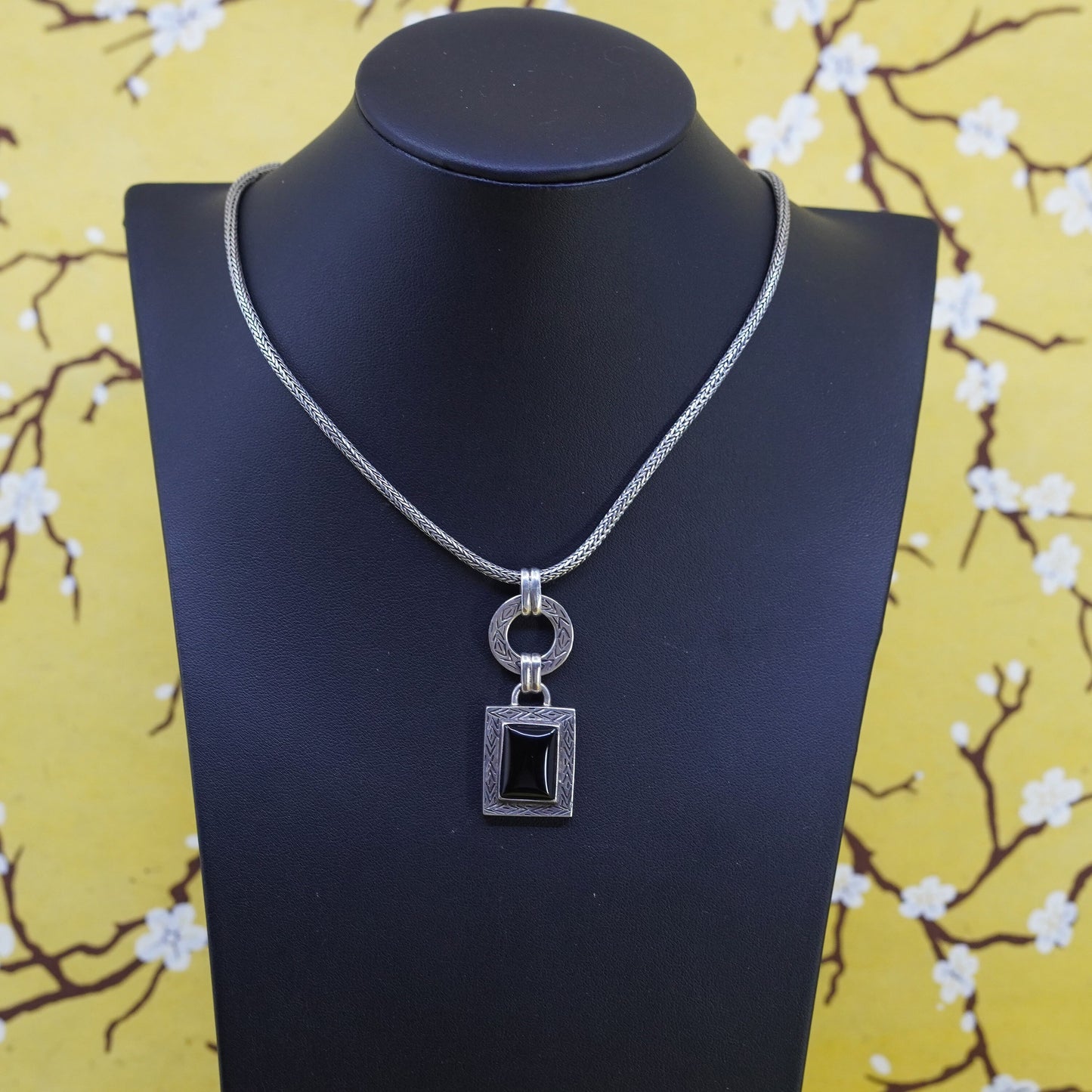 16”, Rodney de Gruchy Sterling Silver 925 Wheat Chain with onyx pendant