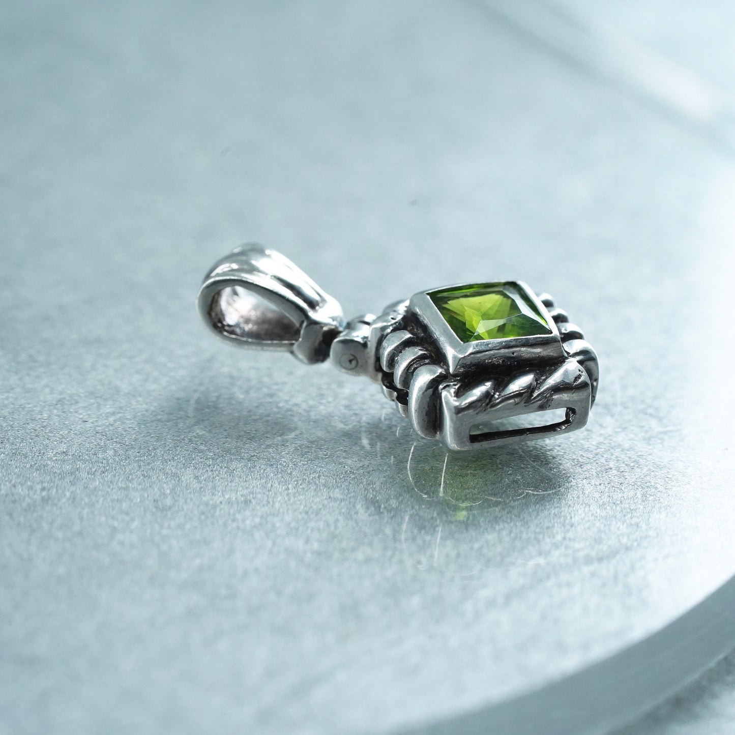 vintage sterling 925 silver handmade cable pendant with square peridot