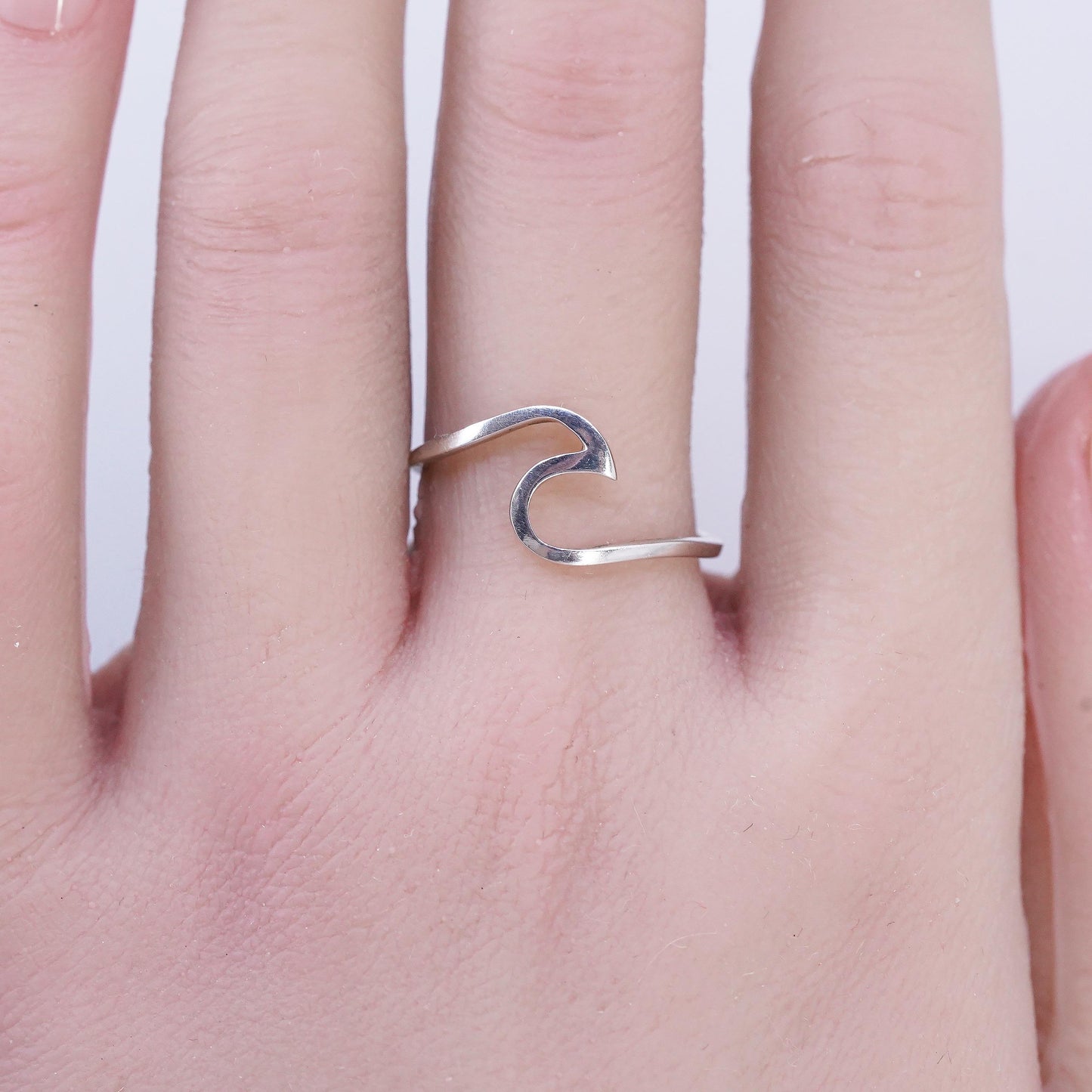 Size 9, vintage southwestern Sterling 925 silver thin ring, wavy wave band