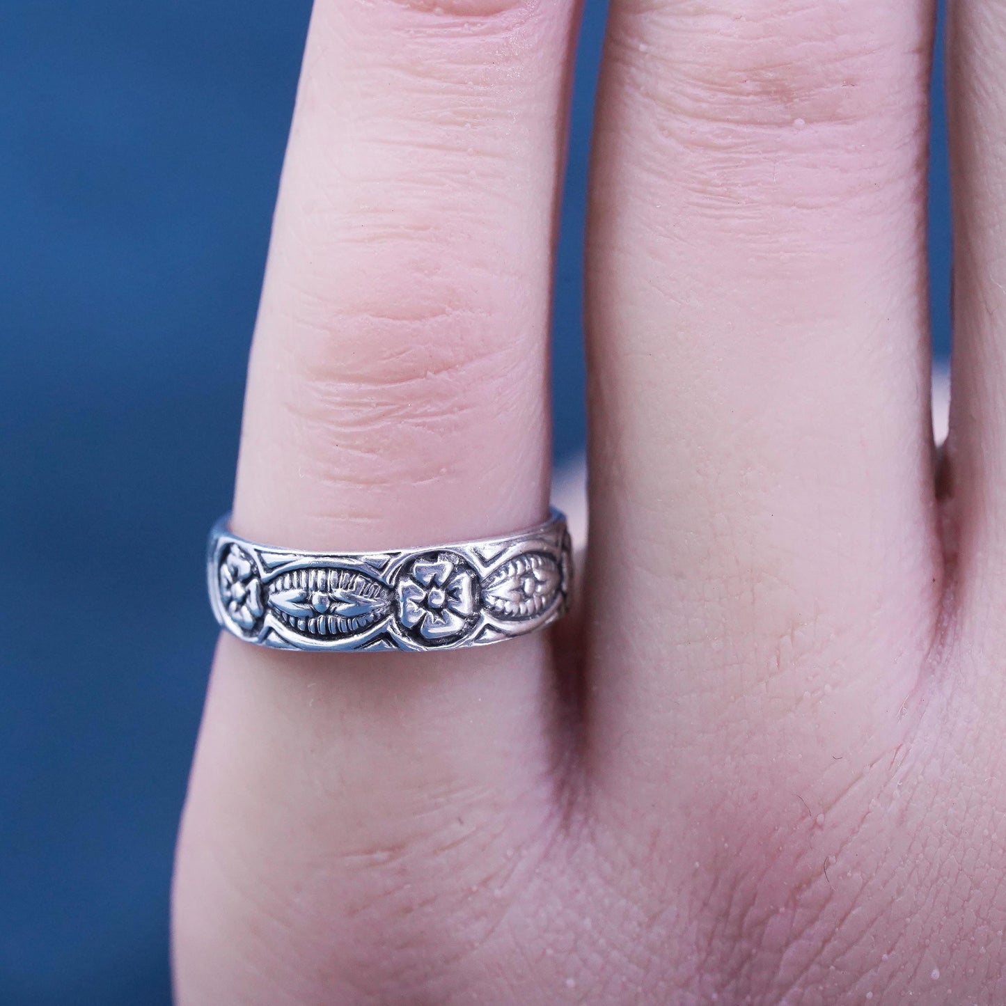 Size 4, vintage Sterling silver handmade ring, 925 flower band