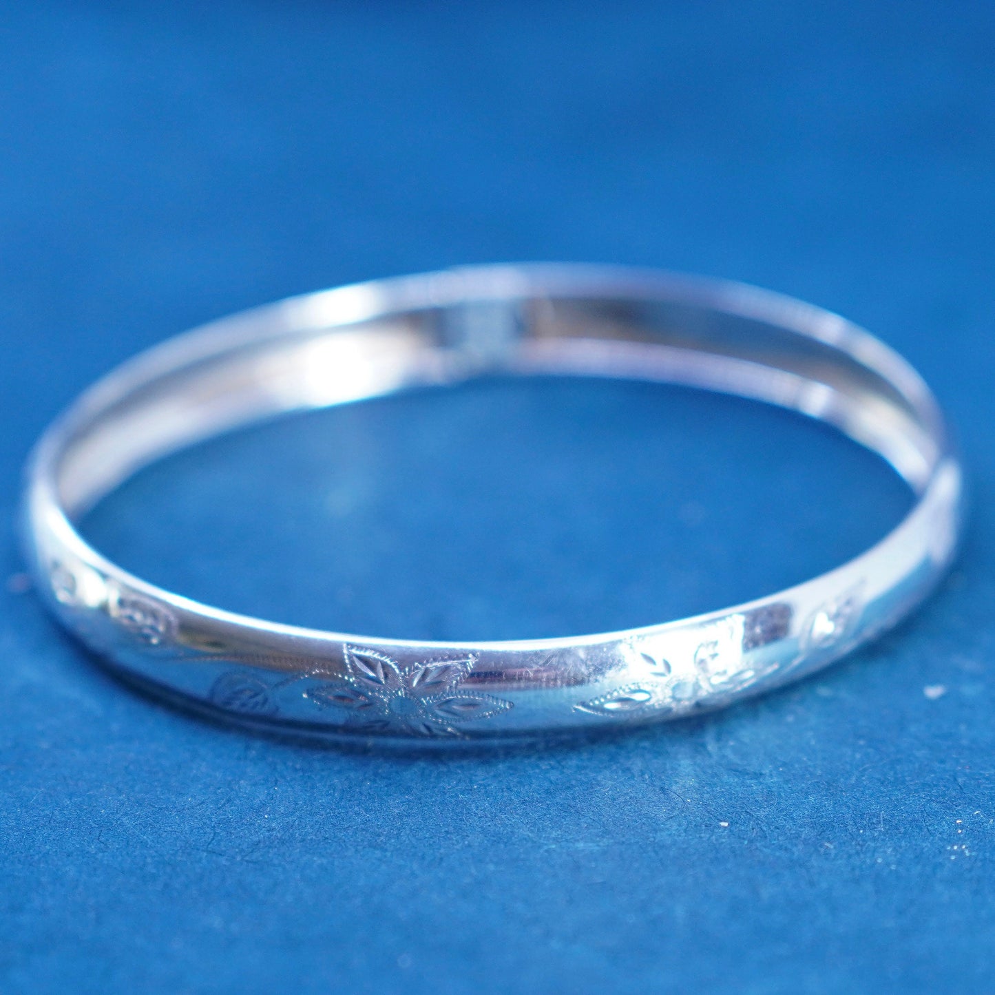 7”, Italy sterling silver wide bracelet, 925 hinged floral textured bangle