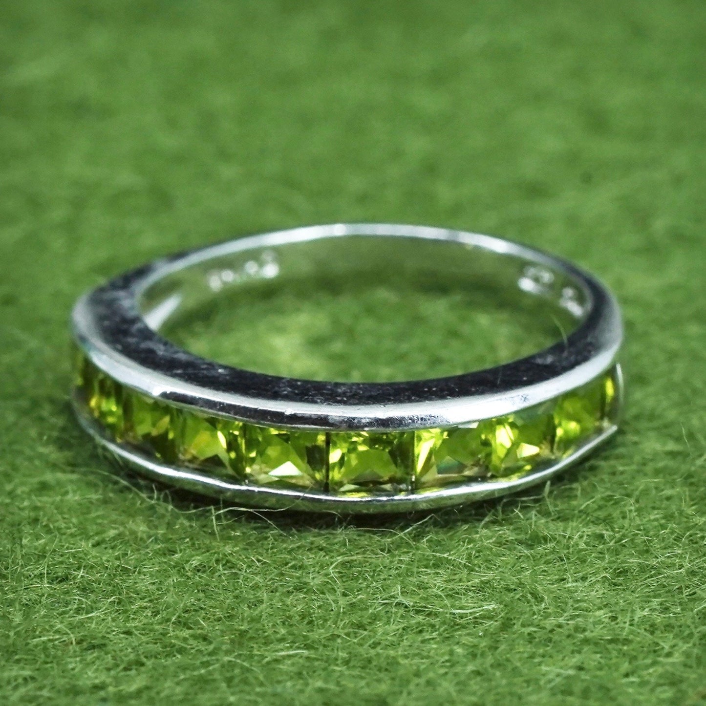 Size 7, Vintage sterling silver handmade ring with peridot, 925 stackable band