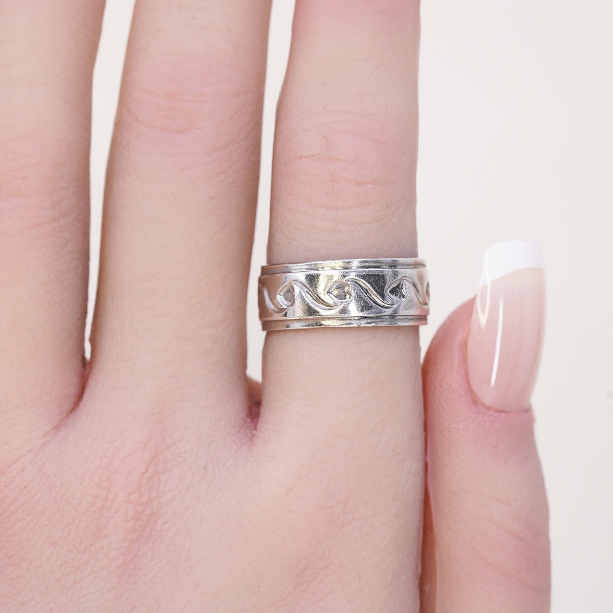 Size 6.5, vintage Mexican Sterling silver ring, embossed wavy heart 925 band