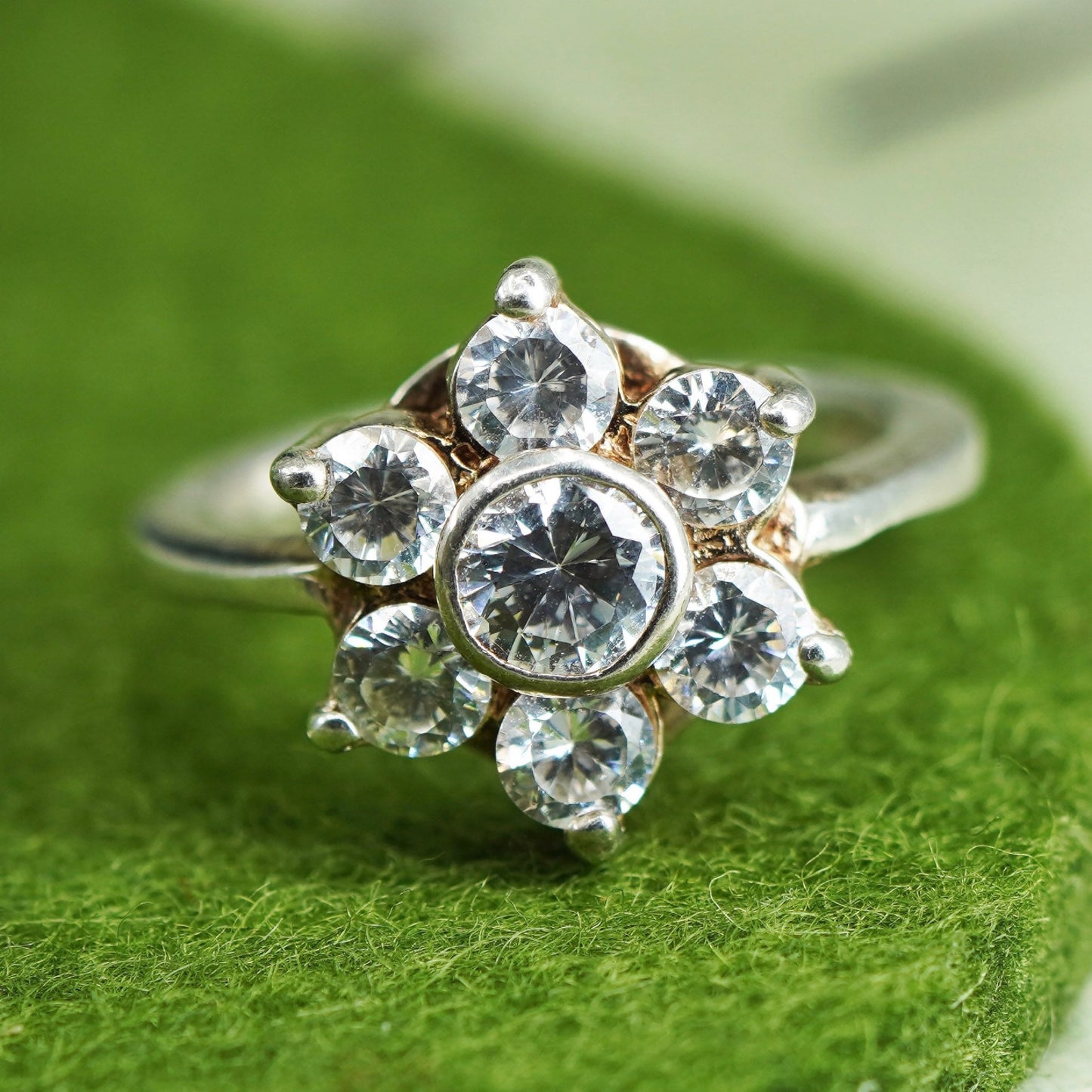Size 7, vtg 925. Sterling silver flower ring with cluster CZ, engagement ring