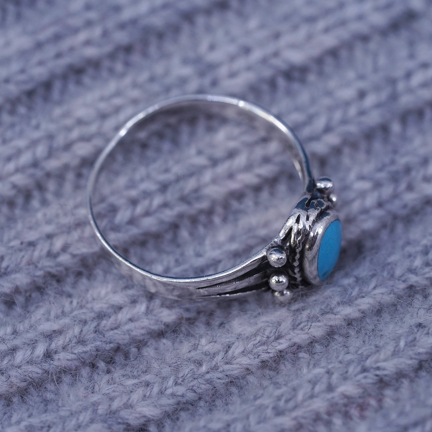 Size 8, vintage Sterling 925 silver handmade ring with turquoise