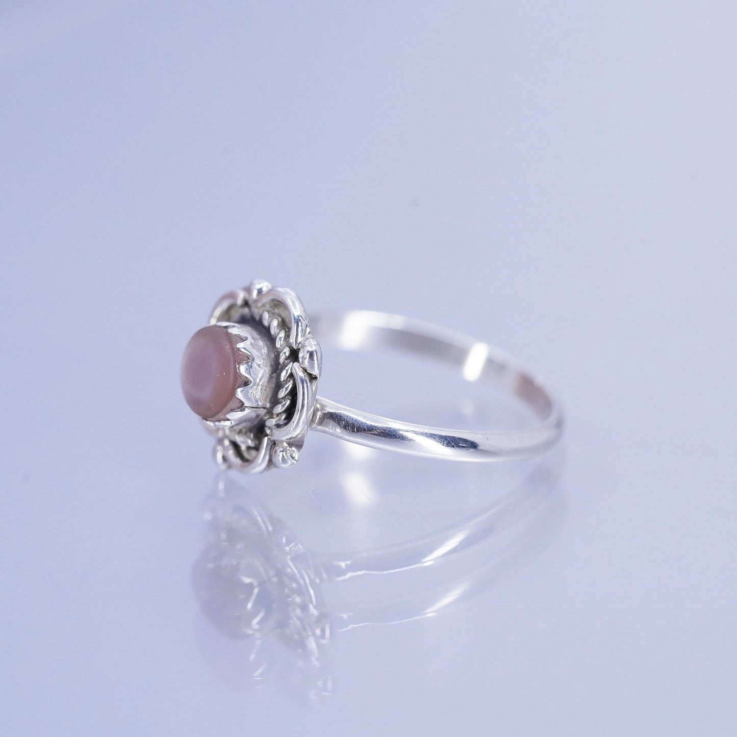 Size 7, Vintage Sterling 925 silver handmade ring with pink mother of pearl