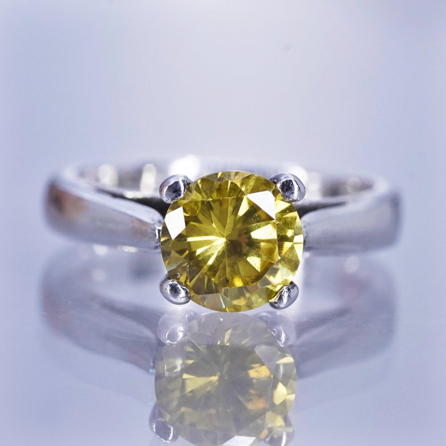 Size 6.5, vintage Sterling 925 silver handmade ring with circle citrine