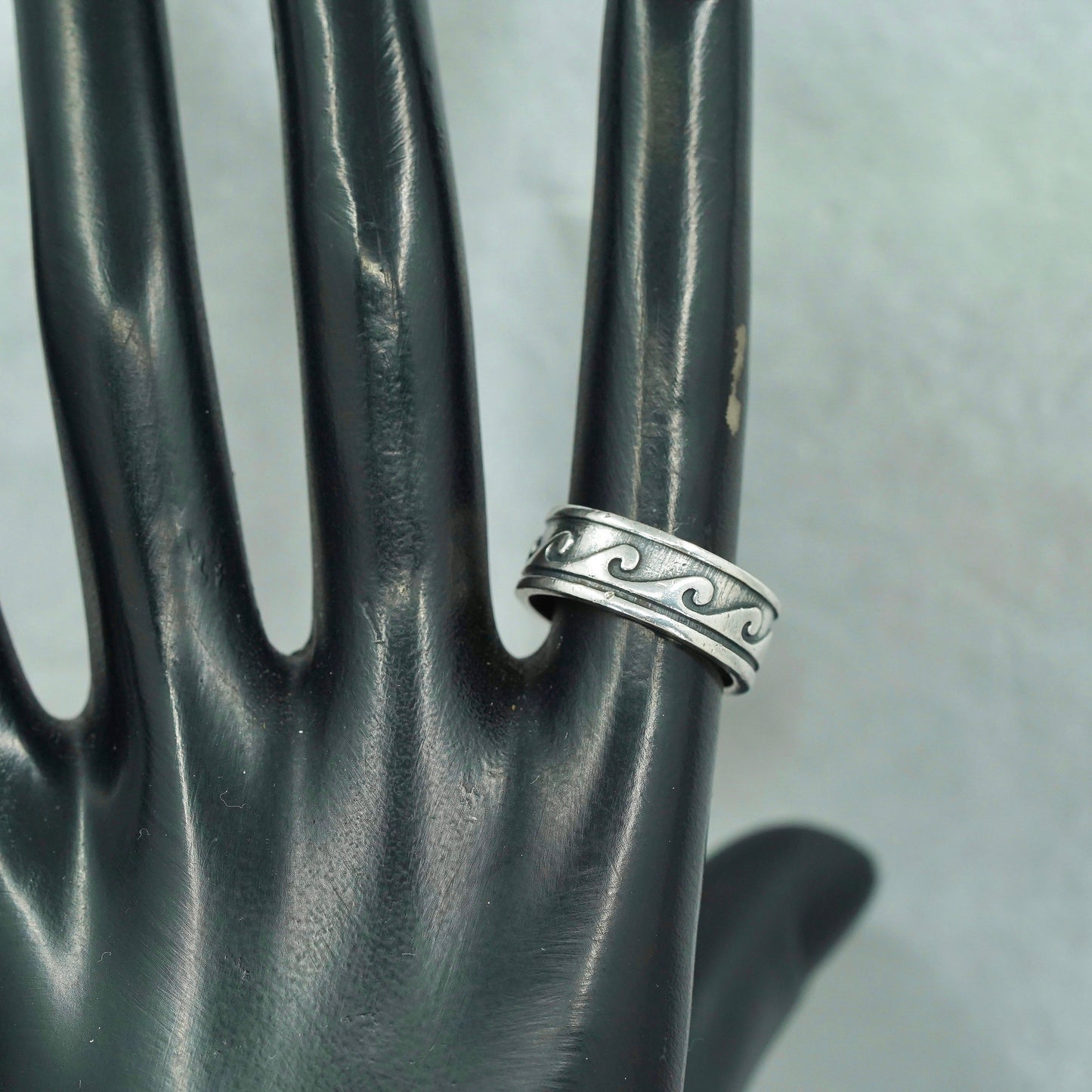 Size 7.25, VTG southwestern Mexican Sterling 925 silver ring, wavy wave band