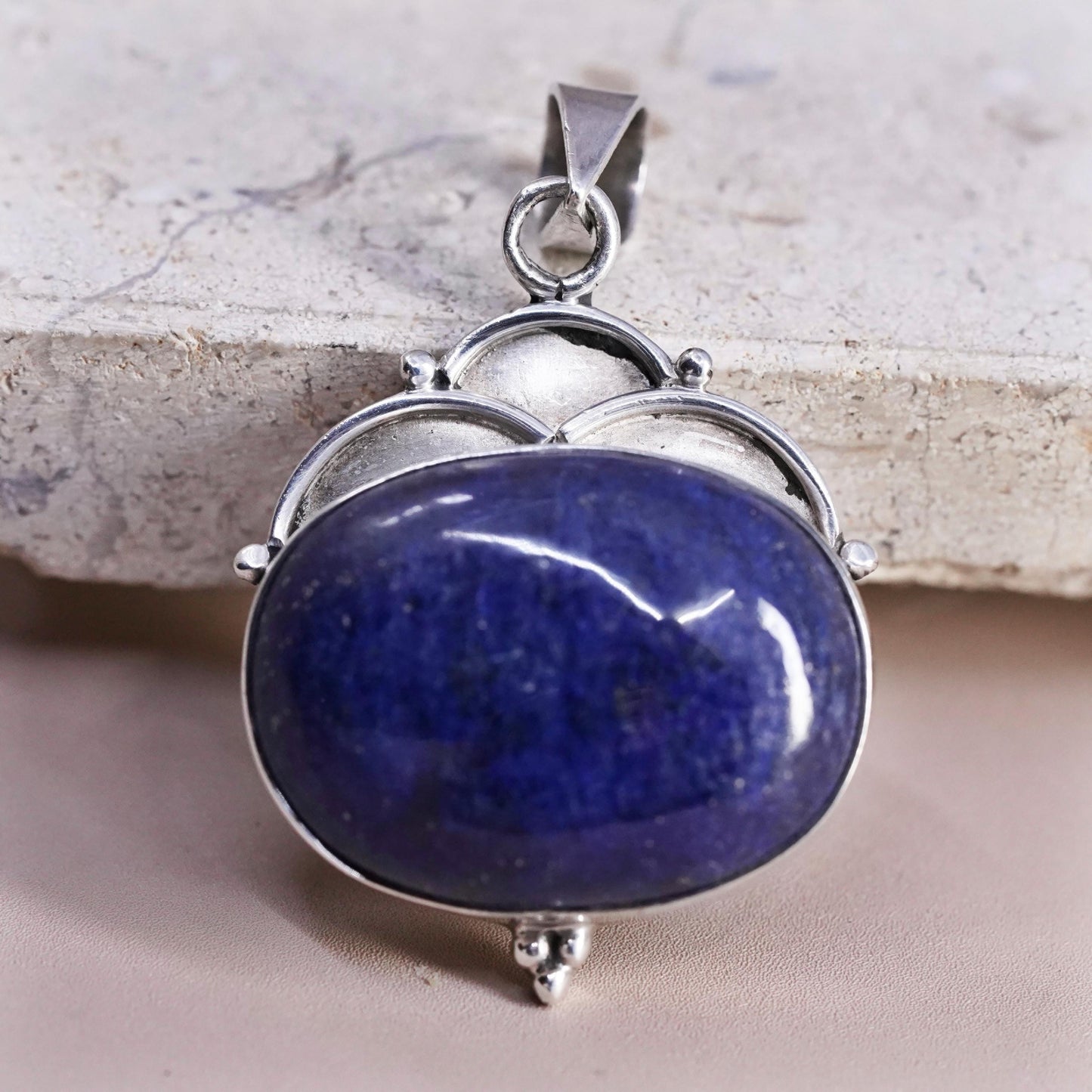 Vintage sterling 925 silver handmade pendant with oval shaped lapis lazuli