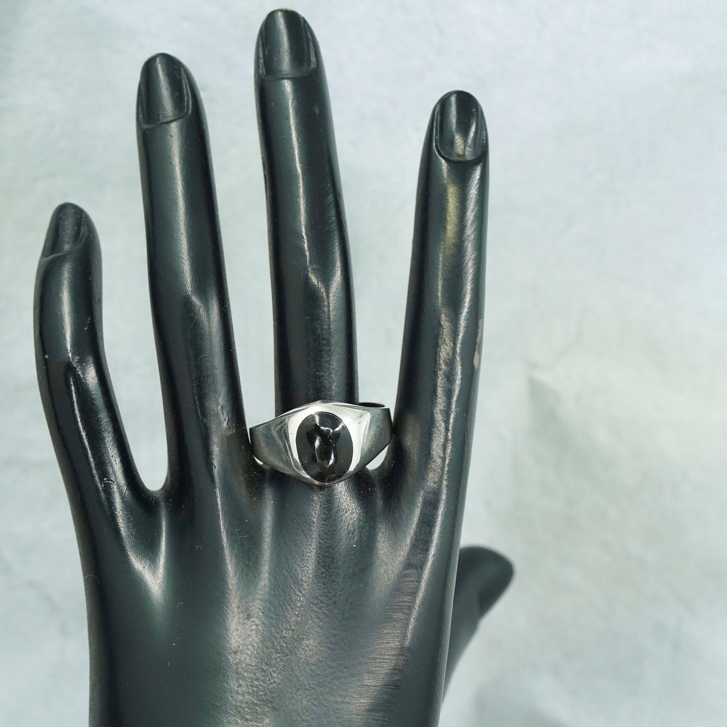 Size 12.5, vintage Mexican Sterling 925 silver handmade ring with onyx inlay