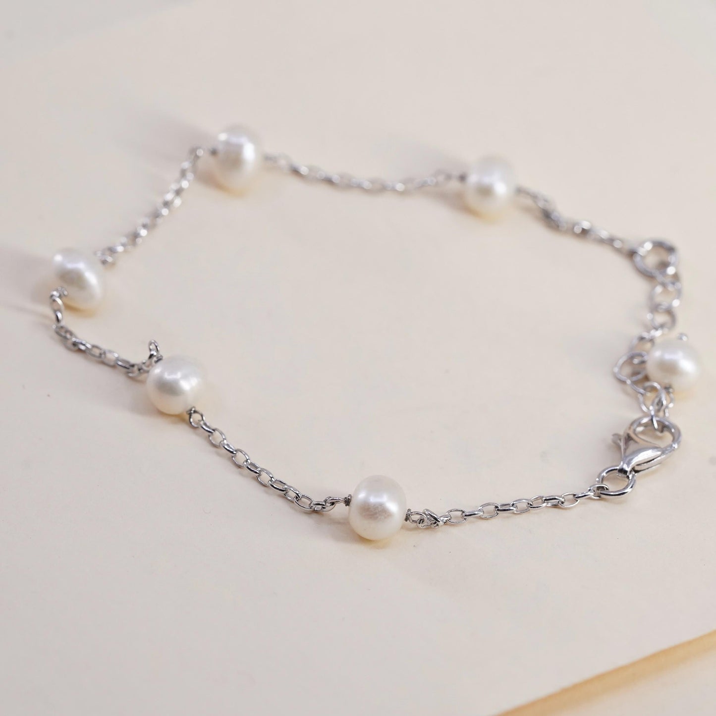 8.25”, Vintage handmade bracelet, circle chain with 6mm freshwater pearl bead