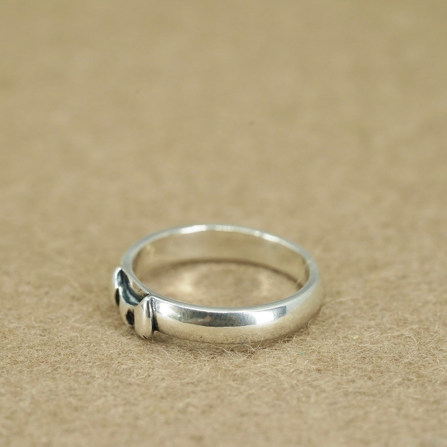 Size 8, vintage southwestern Sterling 925 silver wedding ring, band