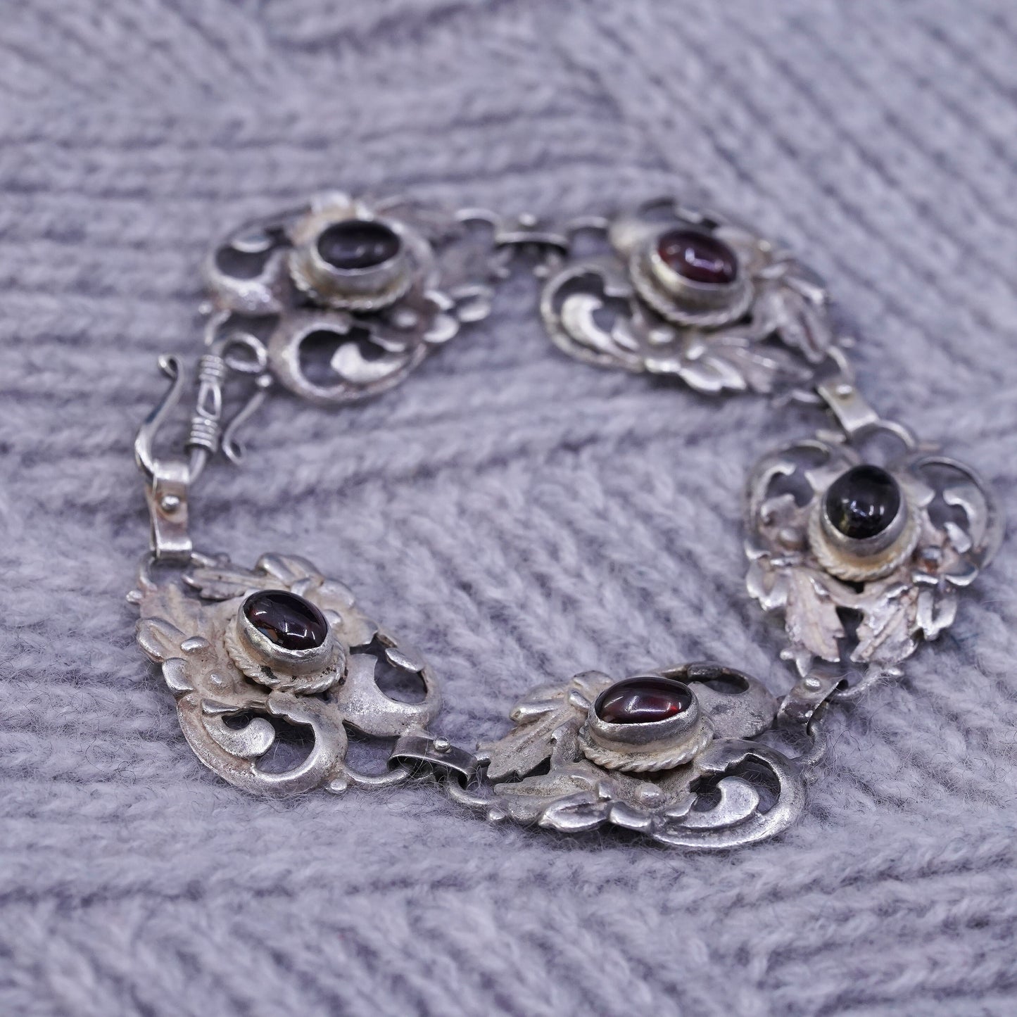 6.5”, vintage sterling 925 silver handmade swirly link bracelet with garnet