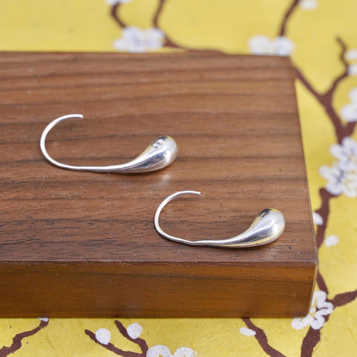 Vintage Italian Solid Sterling 925 Silver teardrop Earrings