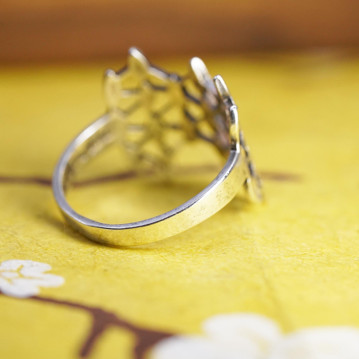 Size 5.75, vintage Sterling silver ring, southwestern style, 925 filigree band