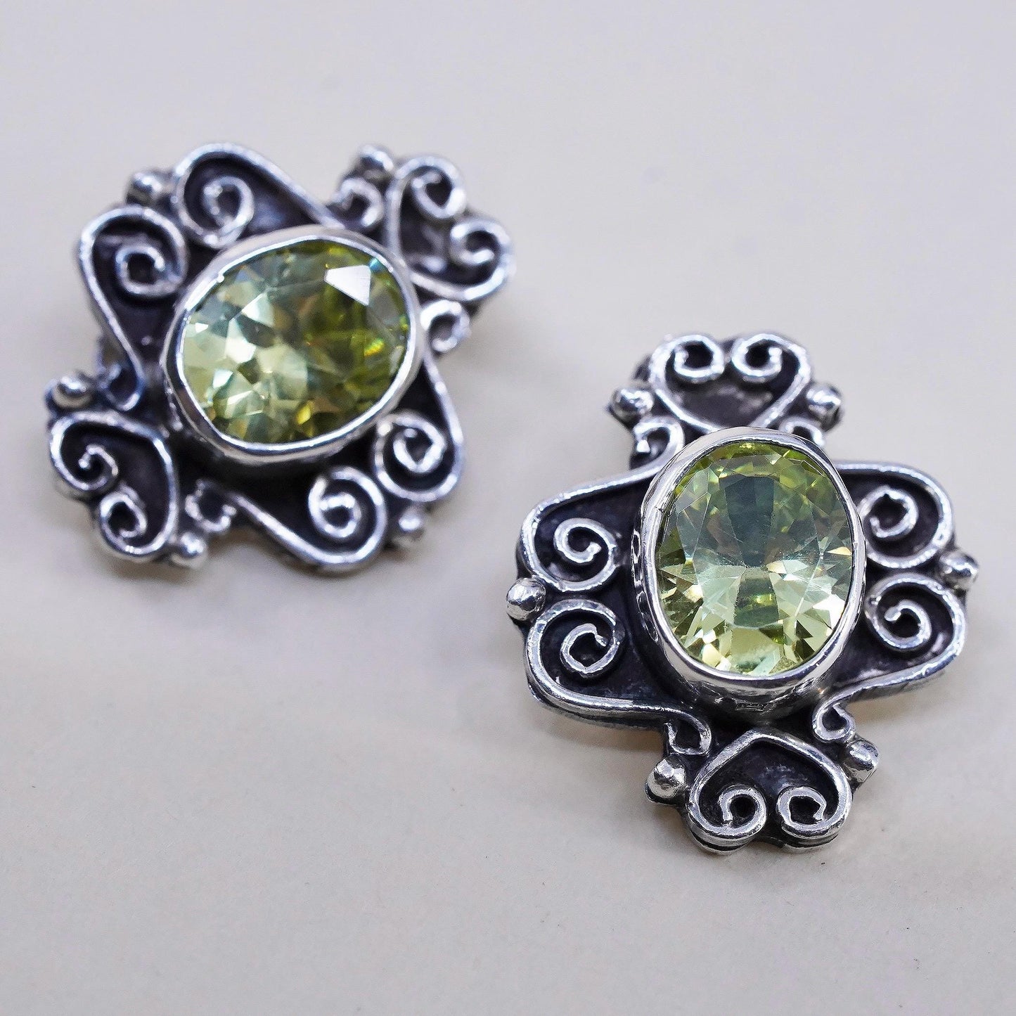 VTG 925 Sterling Silver Peridot handmade Earrings, Oval Green Gemstone Clip On