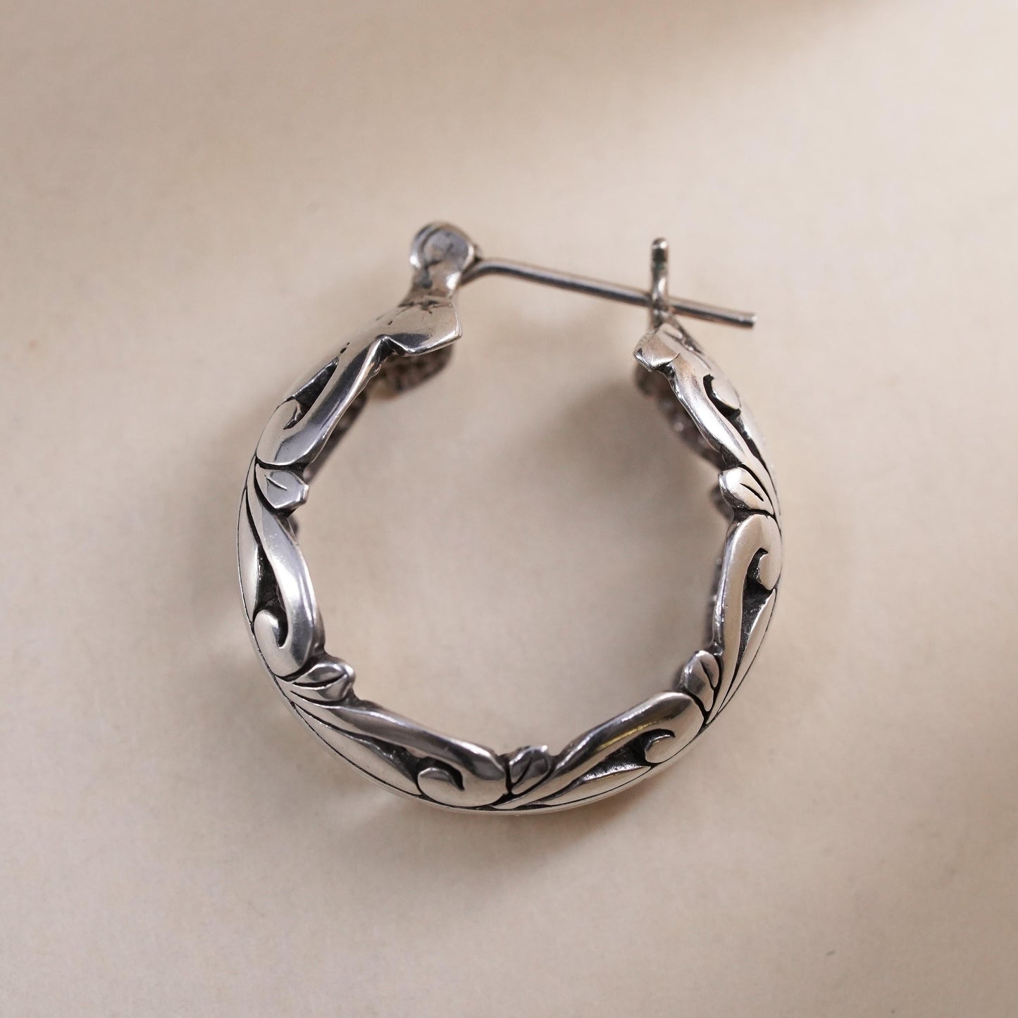 0.75”, Vintage Jezlaine sterling silver loop single earring, filigree hoop