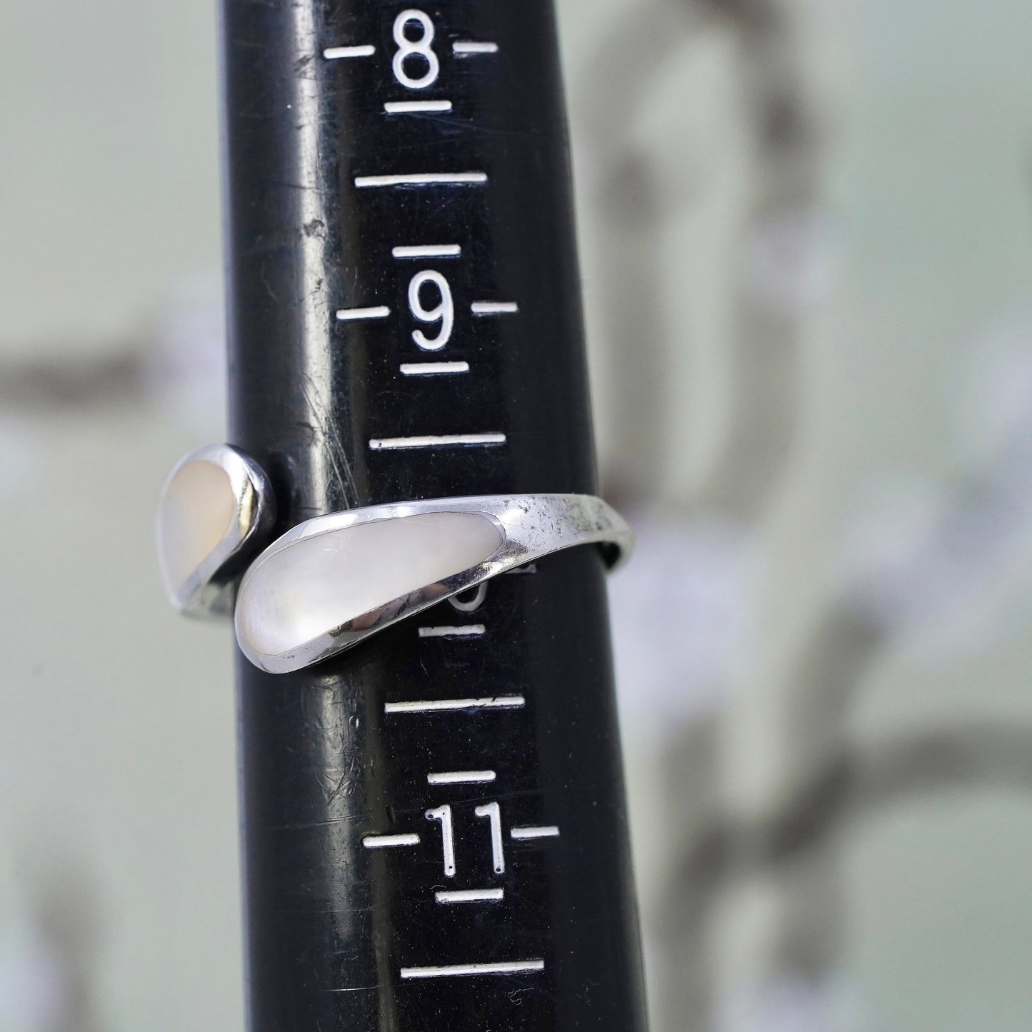Size 10, Vintage sterling silver ring, 925 wrap band with mother of pearl inlay