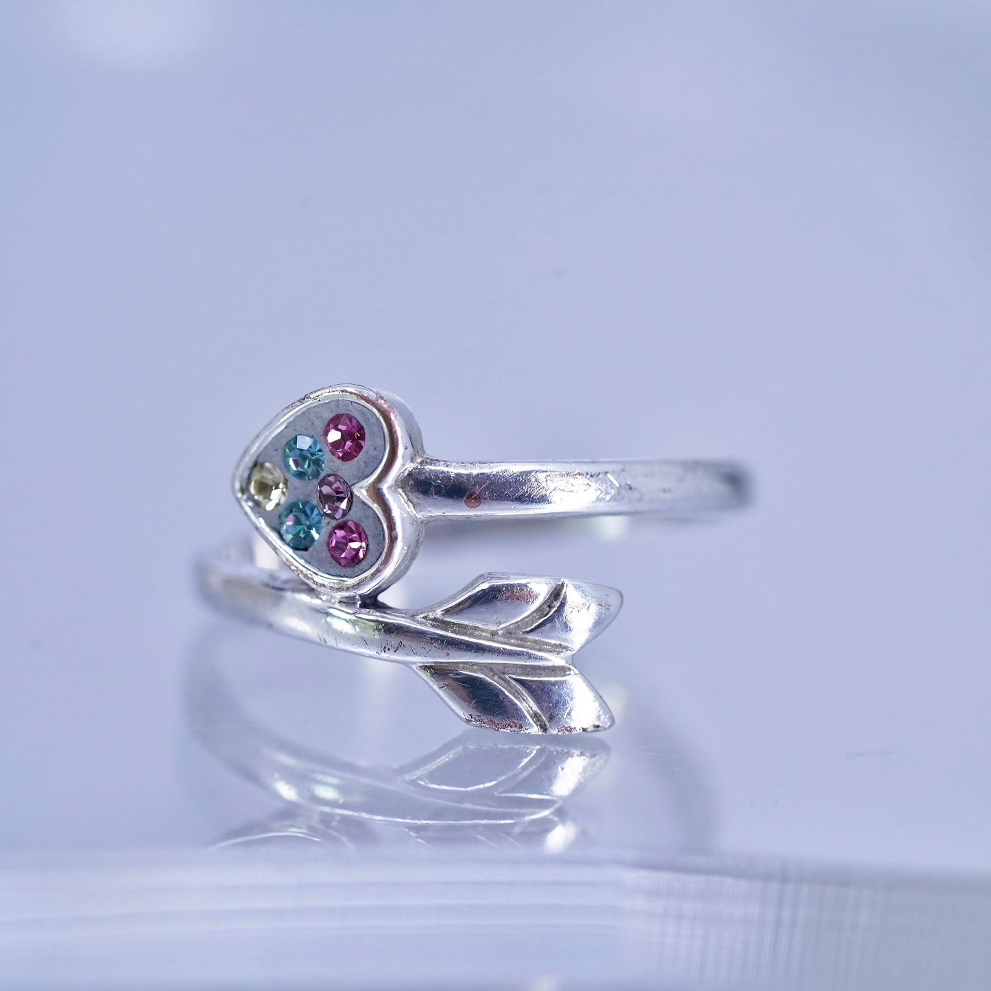 Size 7, vintage Sterling 925 silver ring, crystal arrow heart band