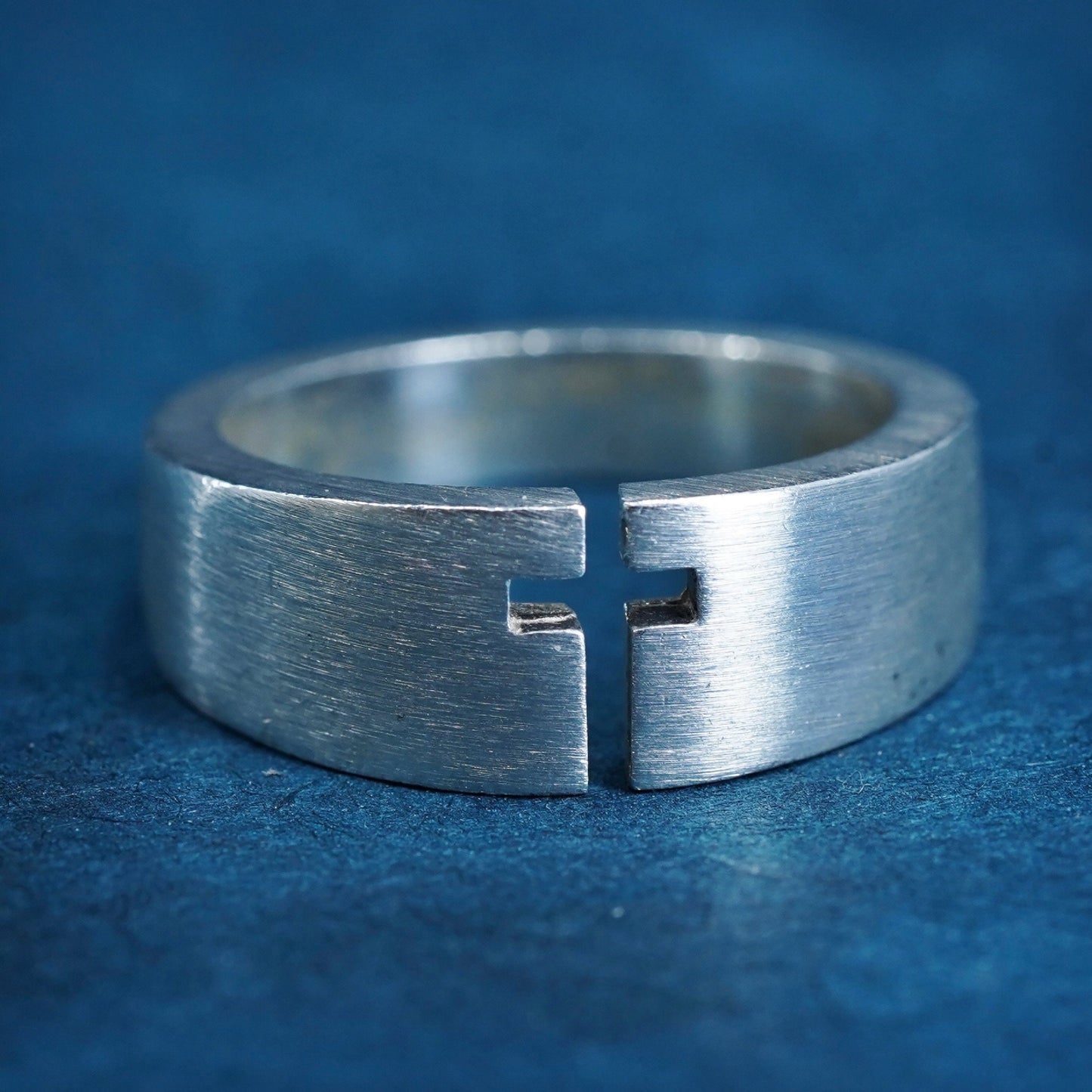 Size 8, vintage modern Sterling silver handmade ring, 925 band with cross