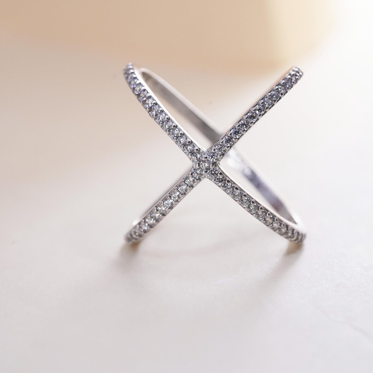 sz 6.5, Sterling silver fashion ring, prayer band, 925 silver cross cluster cz