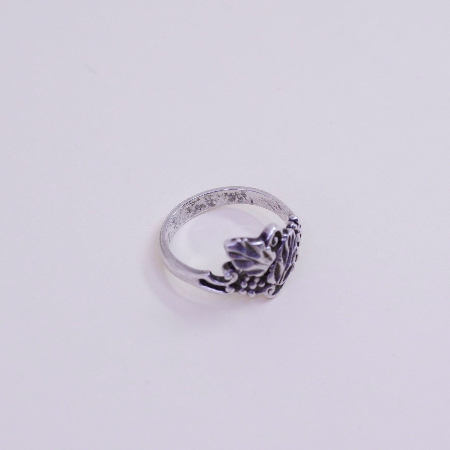 Size 8, Vintage sterling silver handmade ring, 925 grape vines leafy band