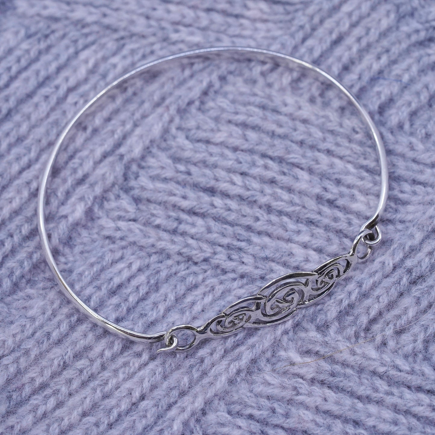 7.75”, Sterling silver handmade bracelet, 925 hinged bangle Irish knotted face
