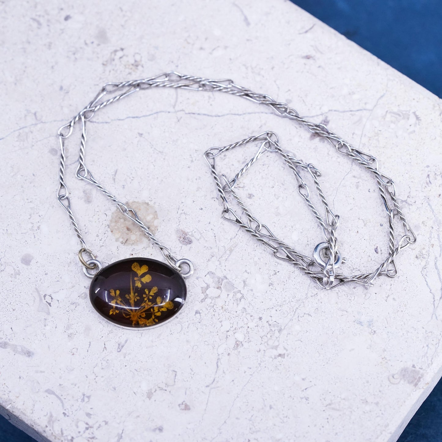 18”, VTG Sterling silver necklace, 925 twisted bar chain resin flower pendant