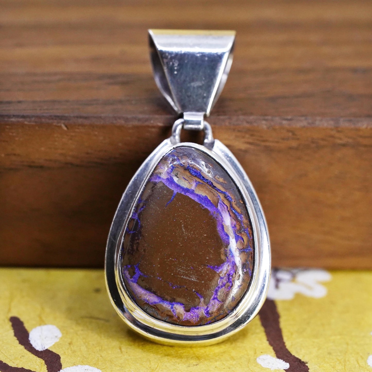 southwestern Native American Sterling 925 silver teardrop pendant opal, elegant
