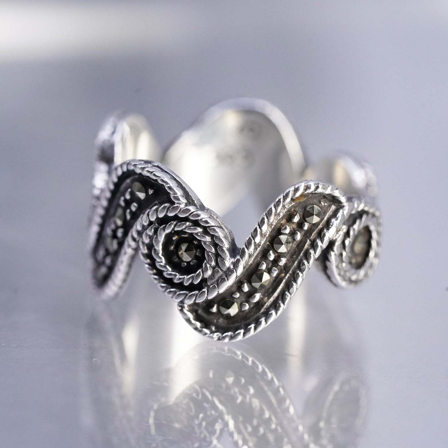 Size 7, southwestern Sterling 925 silver wave ring, band cluster marcasite