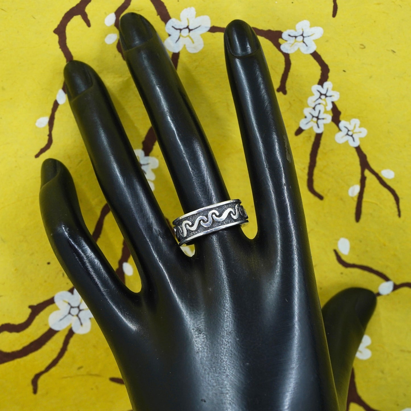 Size 8, vtg southwestern Hopi Sterling silver prayer ring, 925 wavy wavy band