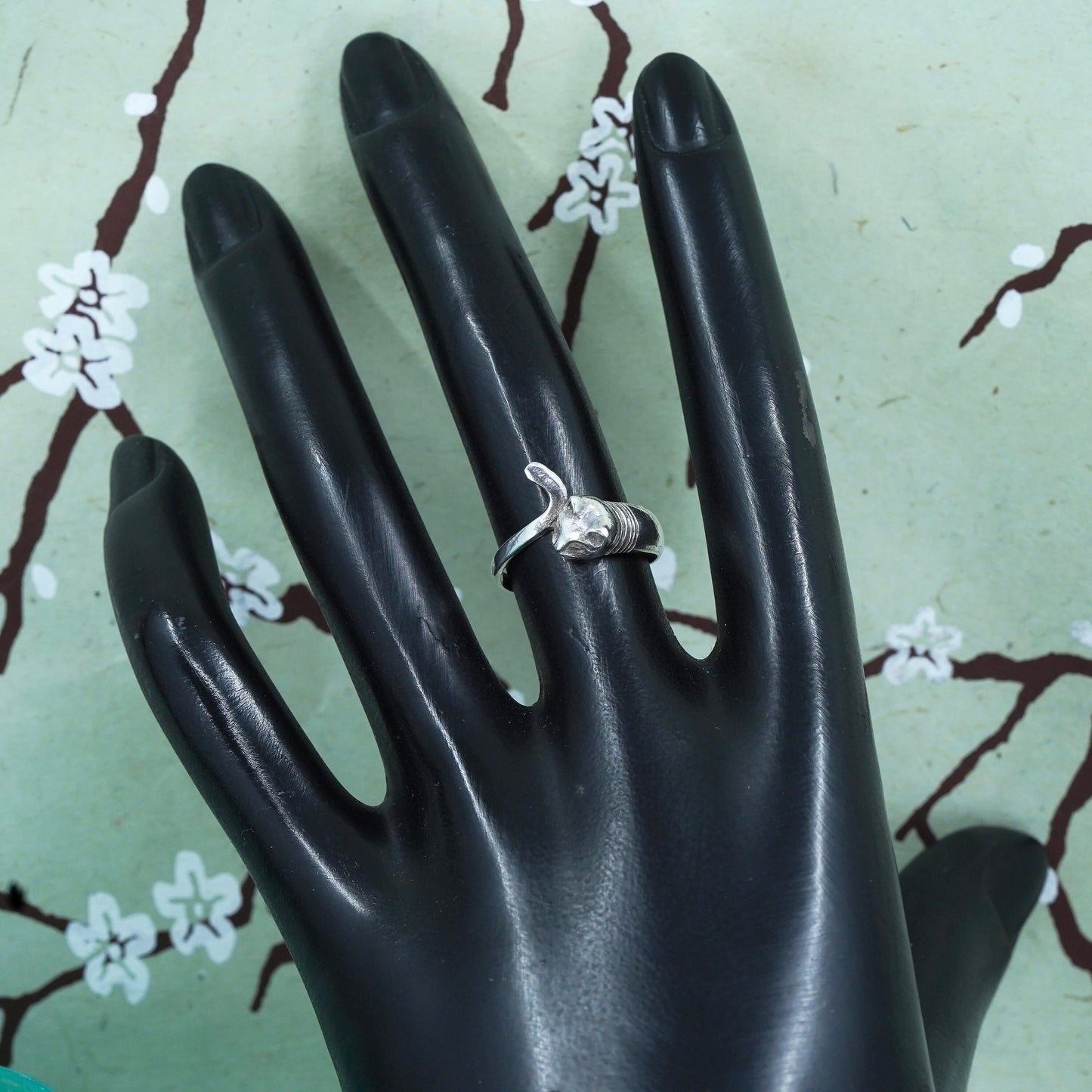 Size 6, vintage sterling silver handmade ring. 925 silver cat band