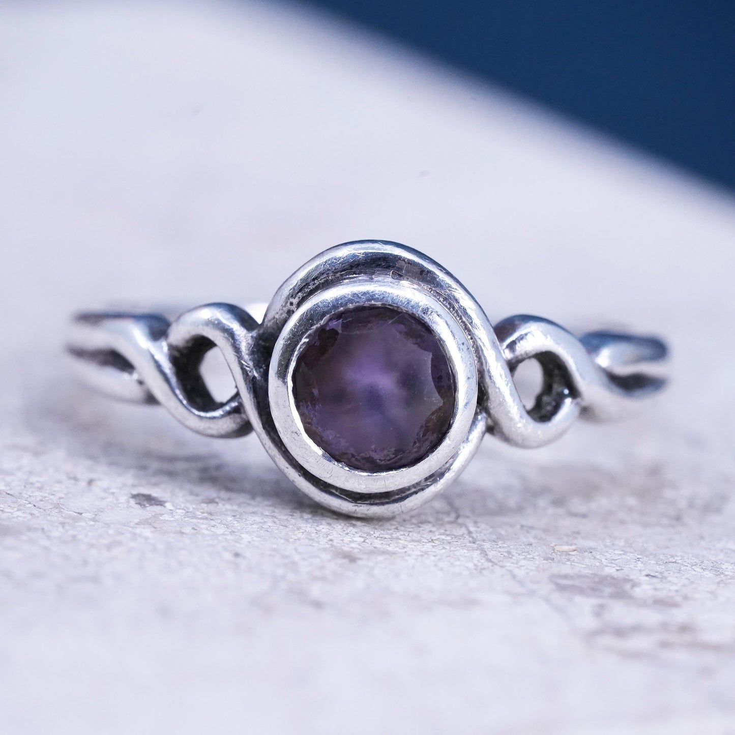 Size 9, vintage Sterling 925 silver handmade ring with amethyst
