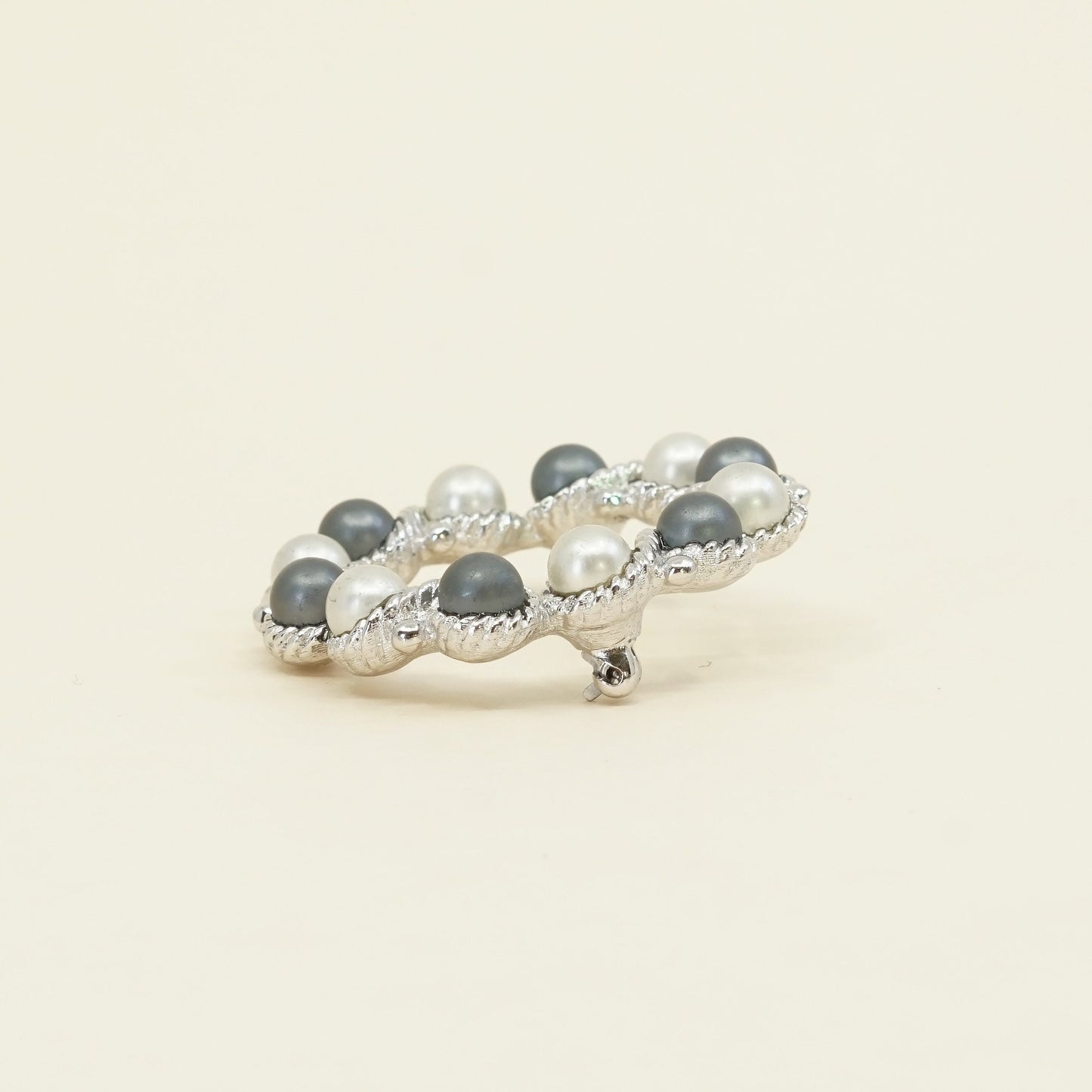 Vintage Sterling silver handmade brooch, Mexico 925 silver circle with pearl, simple, elegant, Stamped Avon, silver tested