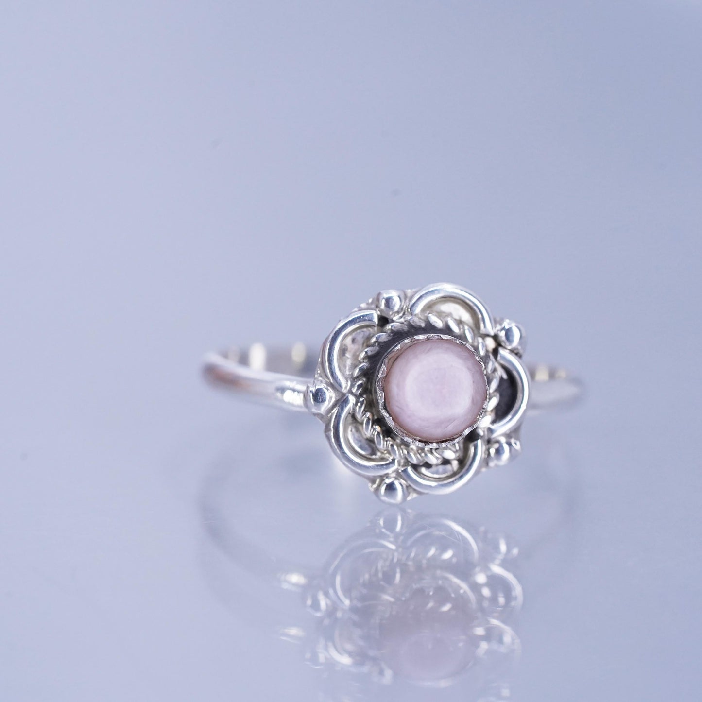 Size 7, Vintage Sterling 925 silver handmade ring with pink mother of pearl