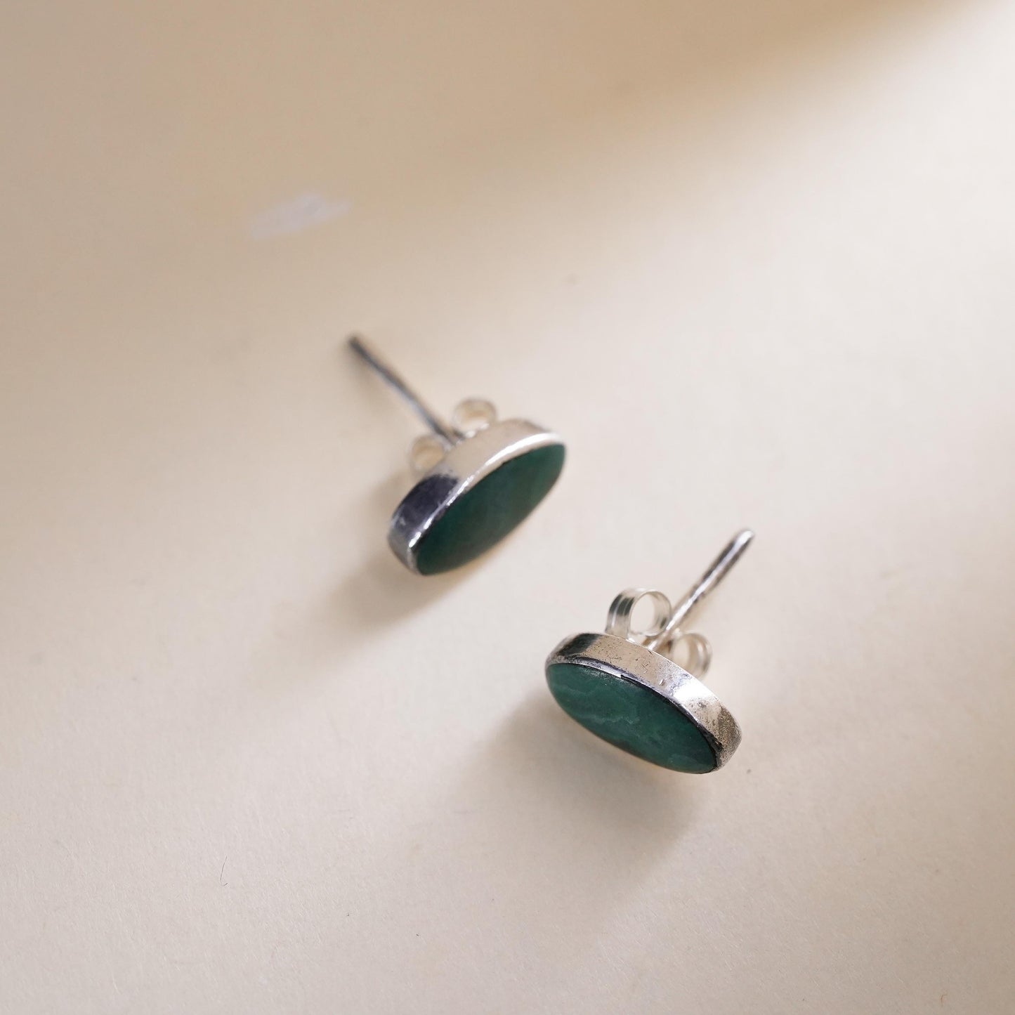 southwestern Native American Sterling silver earrings, 925 studs oval malachite