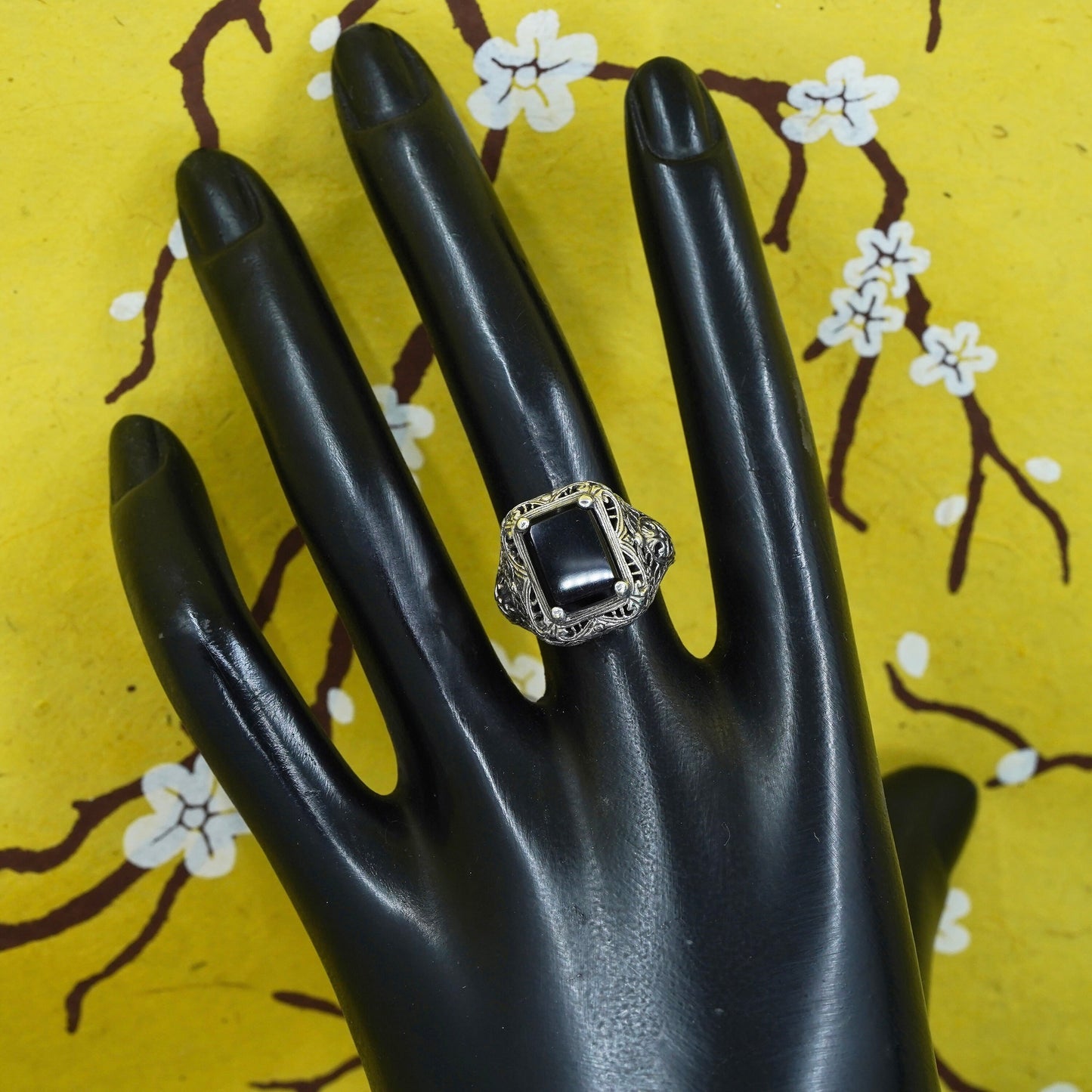 Size 6.5, vintage Sterling 925 silver handmade filigree statement ring w/ onyx