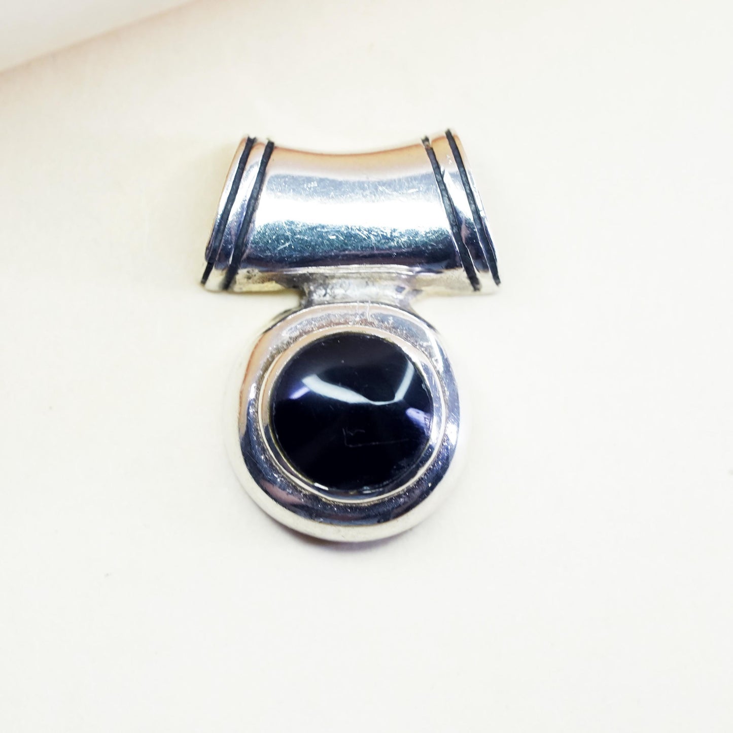 vintage handmade sterling 925 silver pendant with circle black onyx inlay