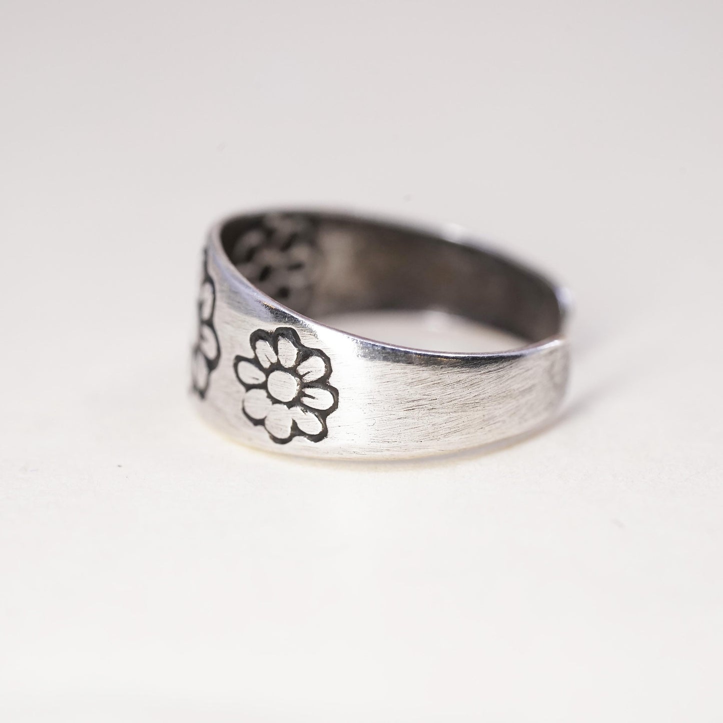 Size 4, vintage Sterling silver handmade ring, 925 filigree band with flower